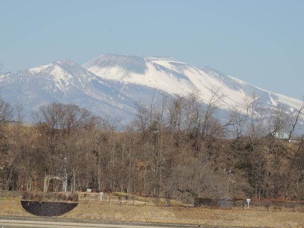 雪の浅間山