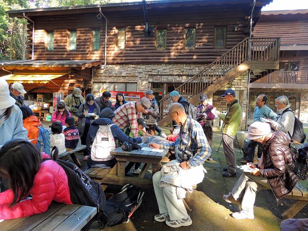 終点、どんぐりの家に到着